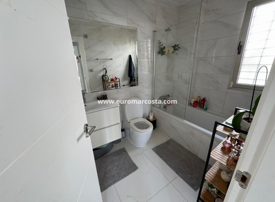 Sale - Chalet - Orihuela Costa