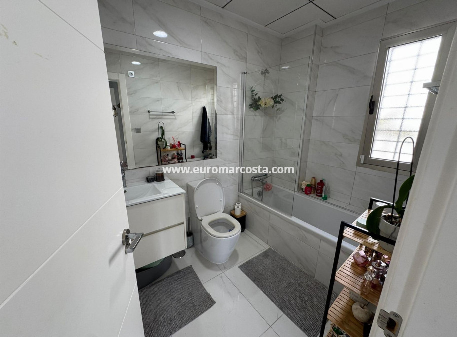 Sale - Chalet - Orihuela Costa