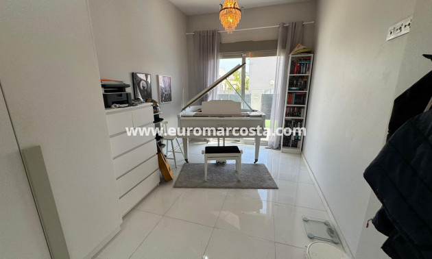Sale - Chalet - Orihuela Costa