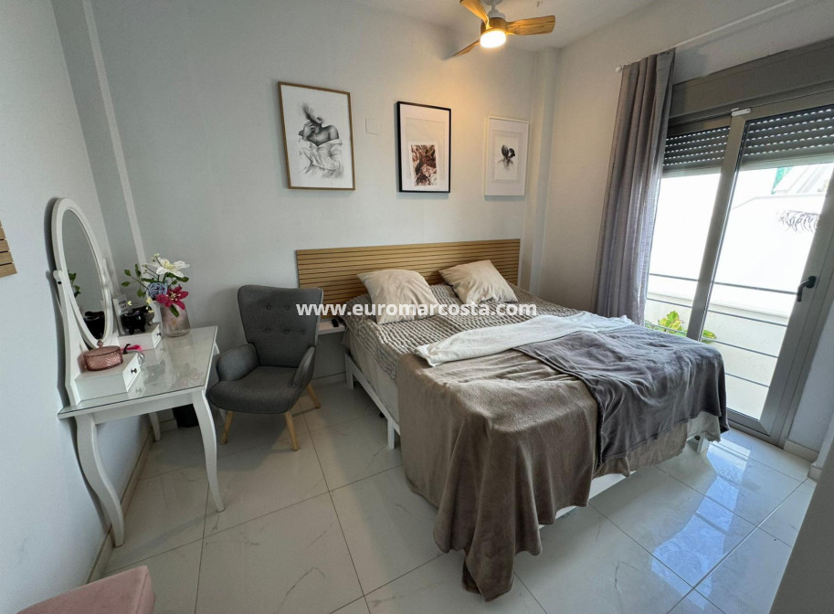 Sale - Chalet - Orihuela Costa