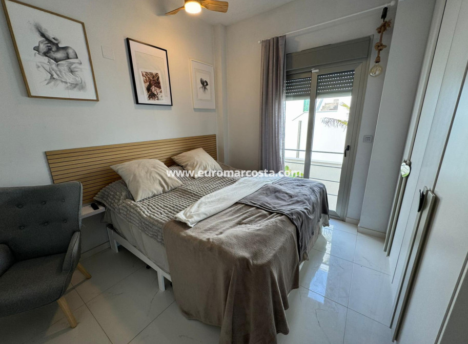 Sale - Chalet - Orihuela Costa