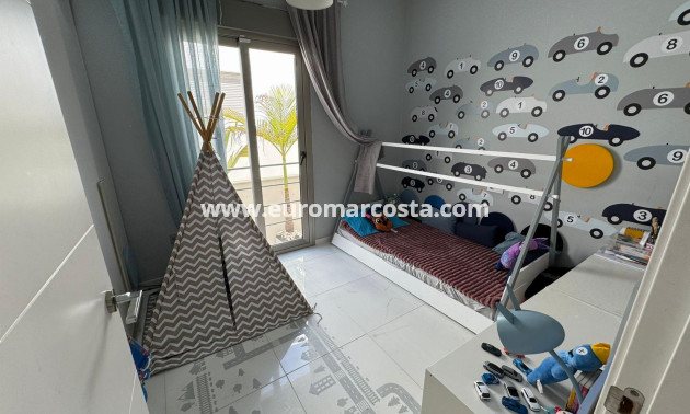 Sale - Chalet - Orihuela Costa