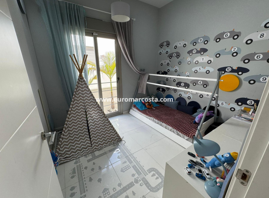 Sale - Chalet - Orihuela Costa
