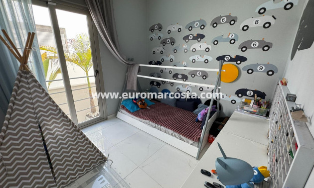 Sale - Chalet - Orihuela Costa