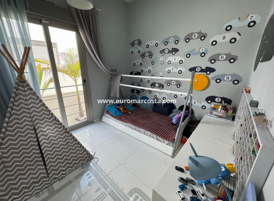 Sale - Chalet - Orihuela Costa