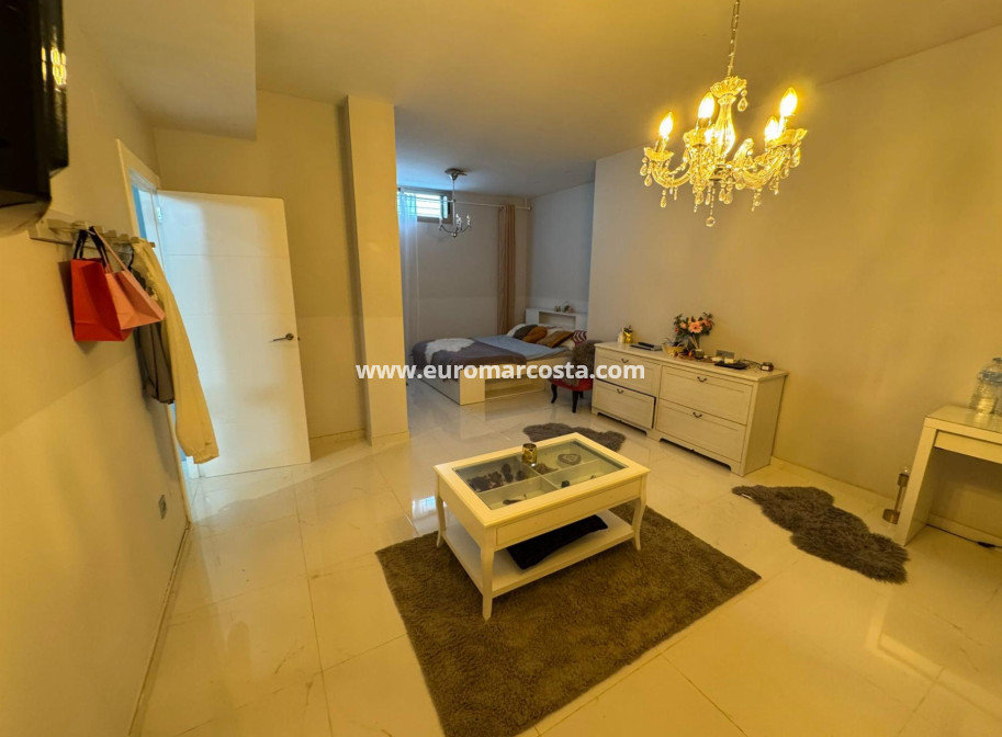 Sale - Chalet - Orihuela Costa