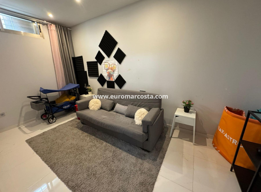 Sale - Chalet - Orihuela Costa