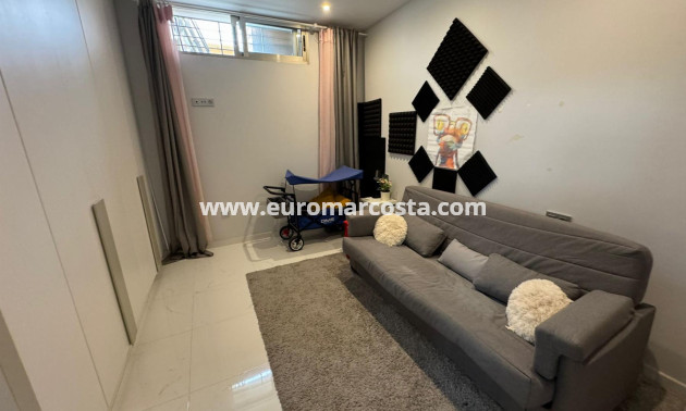 Sale - Chalet - Orihuela Costa