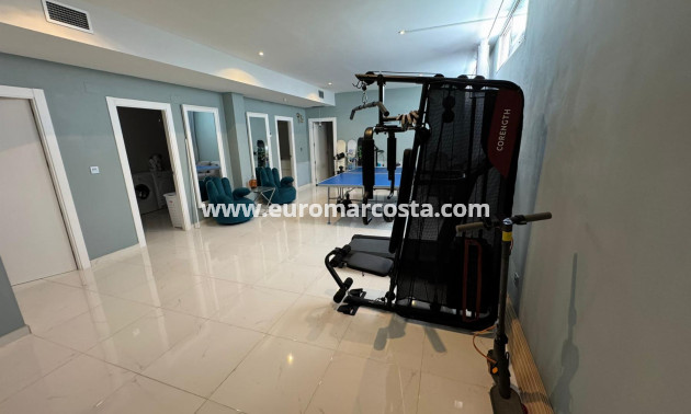 Sale - Chalet - Orihuela Costa