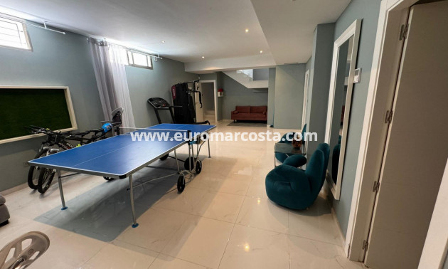 Sale - Chalet - Orihuela Costa