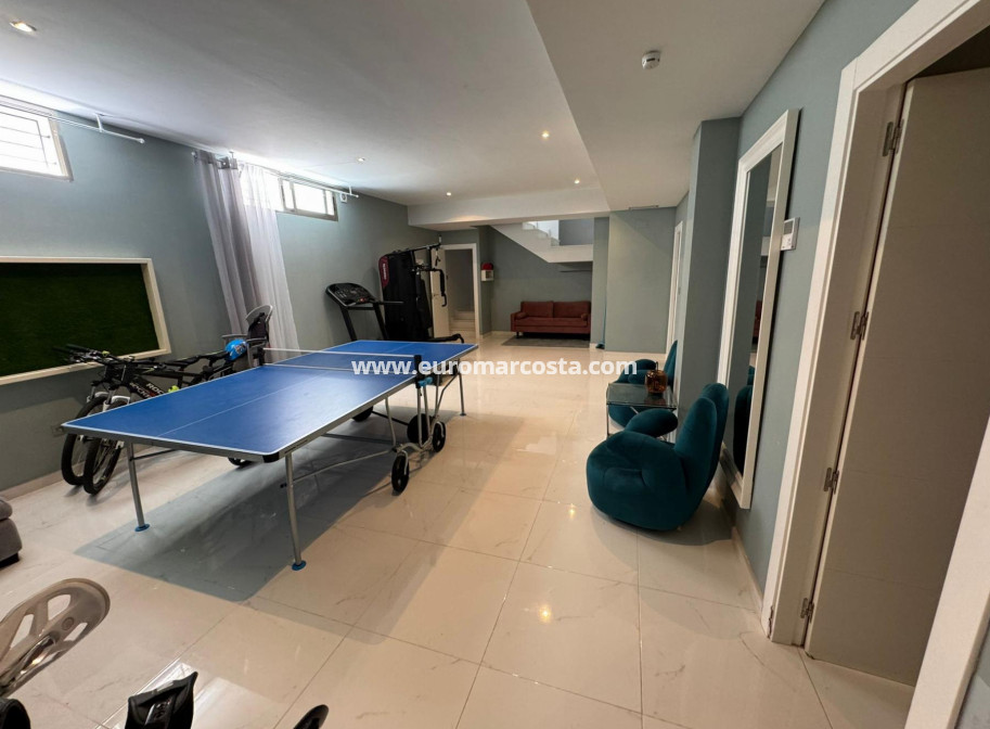 Sale - Chalet - Orihuela Costa