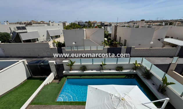 Sale - Chalet - Orihuela Costa