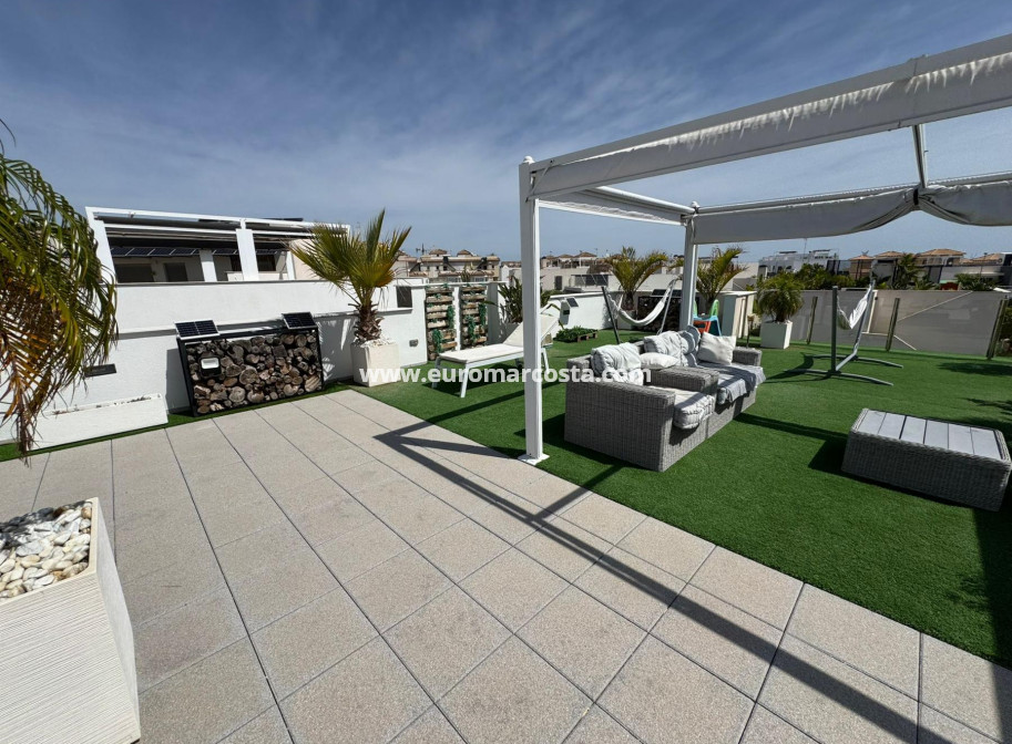 Sale - Chalet - Orihuela Costa