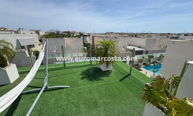 Sale - Chalet - Orihuela Costa