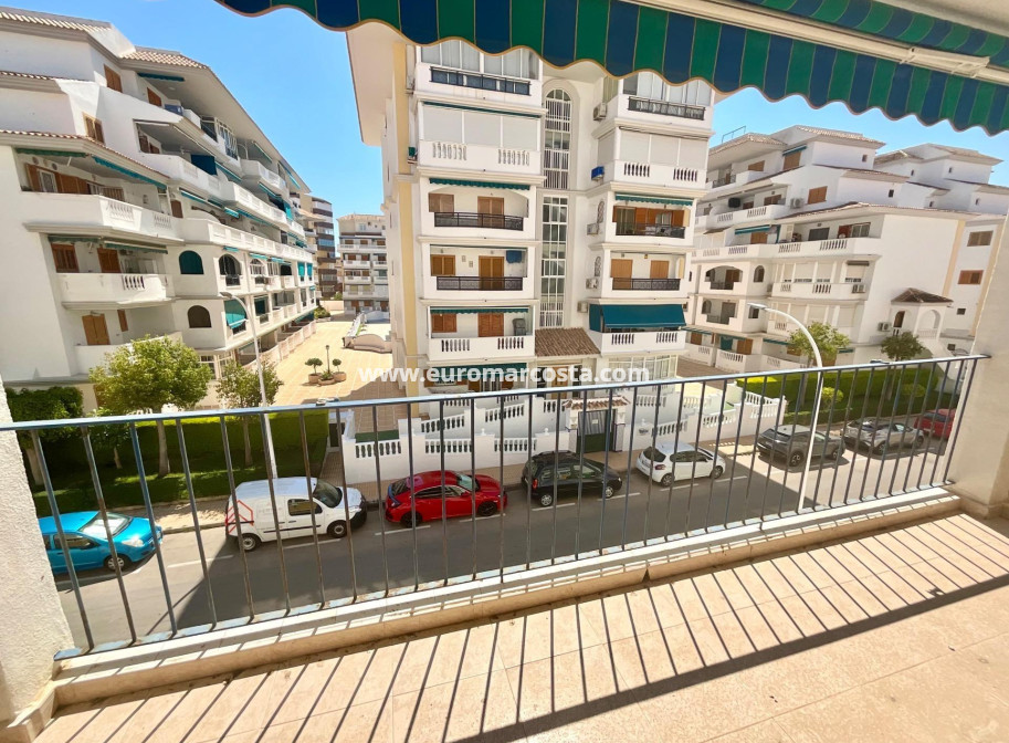 Sale - Apartment / flat - Torrevieja - La Mata