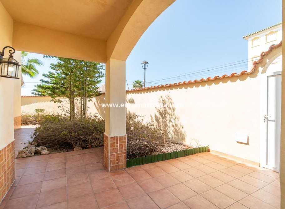 Objekte zum Wiederverkauf - Villa freitstehend - Torrevieja - La Mata