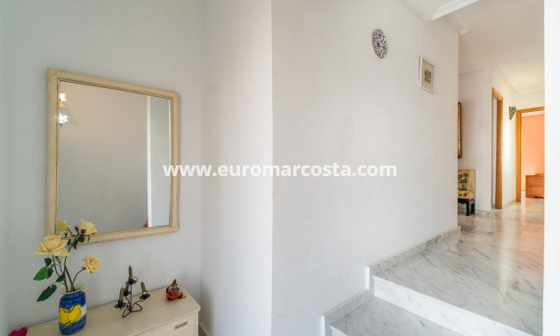 Objekte zum Wiederverkauf - Villa freitstehend - Torrevieja - La Mata