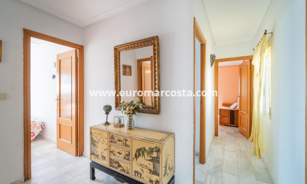 Objekte zum Wiederverkauf - Villa freitstehend - Torrevieja - La Mata