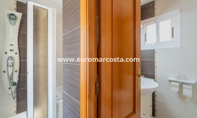 Objekte zum Wiederverkauf - Villa freitstehend - Torrevieja - La Mata