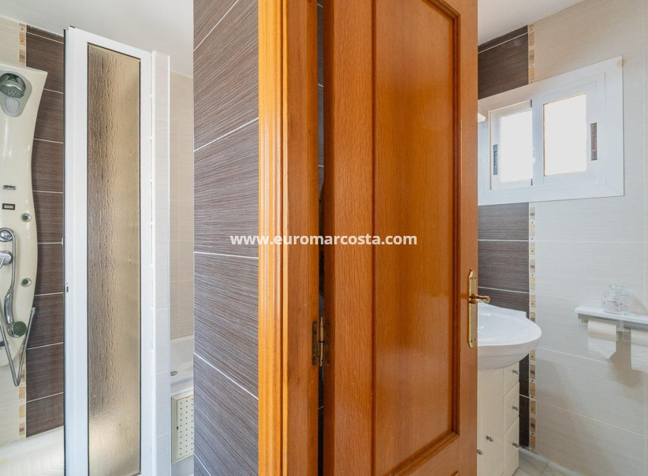 Objekte zum Wiederverkauf - Villa freitstehend - Torrevieja - La Mata