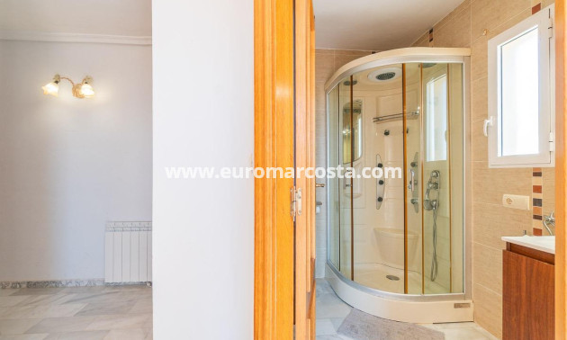 Objekte zum Wiederverkauf - Villa freitstehend - Torrevieja - La Mata