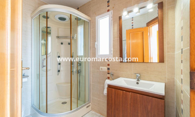 Objekte zum Wiederverkauf - Villa freitstehend - Torrevieja - La Mata