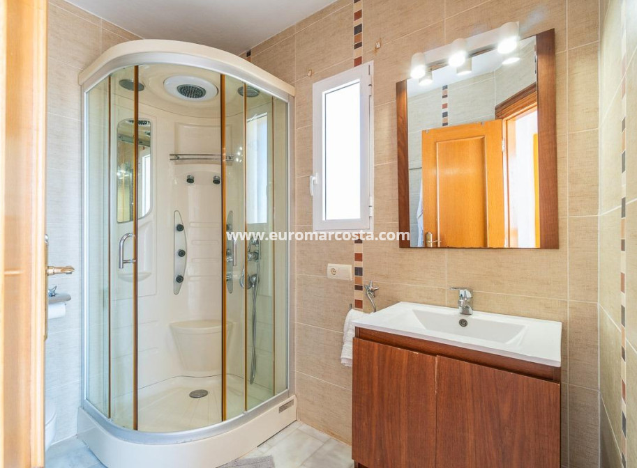 Objekte zum Wiederverkauf - Villa freitstehend - Torrevieja - La Mata