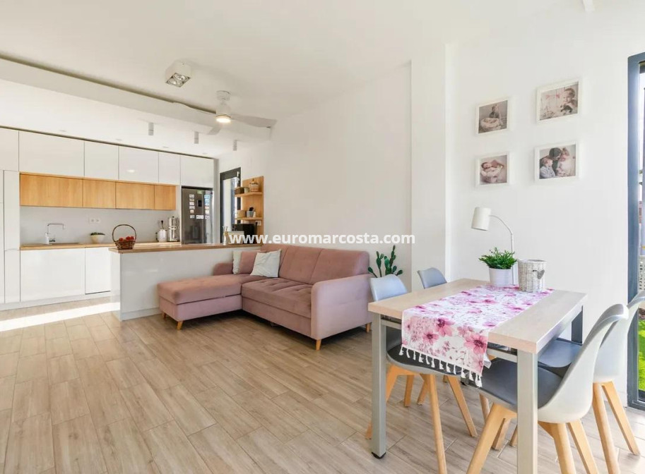 Venta - Chalet - Orihuela Costa