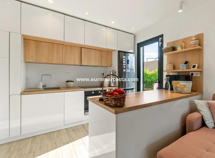 Venta - Chalet - Orihuela Costa