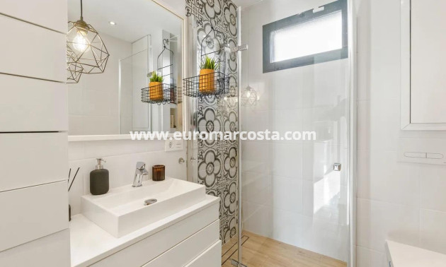 Venta - Chalet - Orihuela Costa