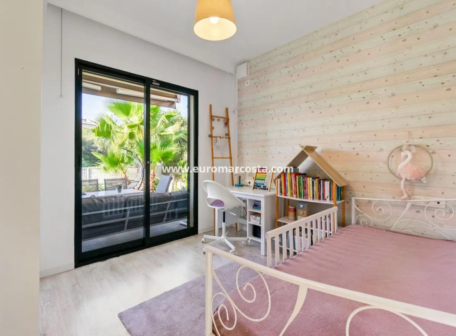 Venta - Chalet - Orihuela Costa