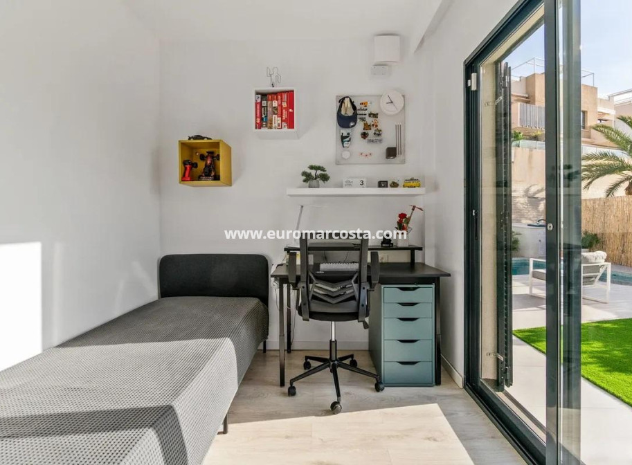 Venta - Chalet - Orihuela Costa