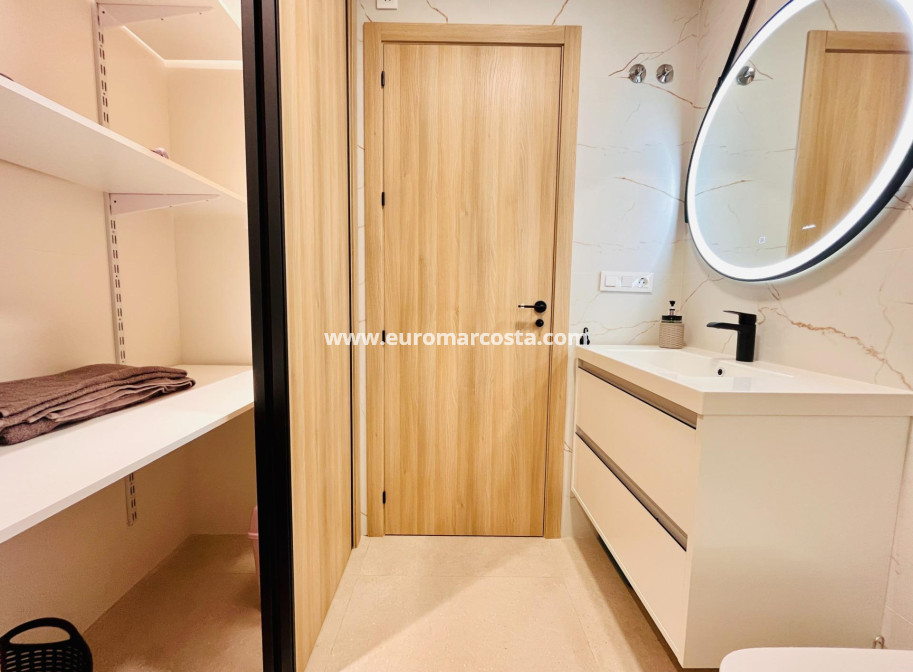 Venta - Apartamento / piso - Guardamar del Segura - Puerto Deportivo