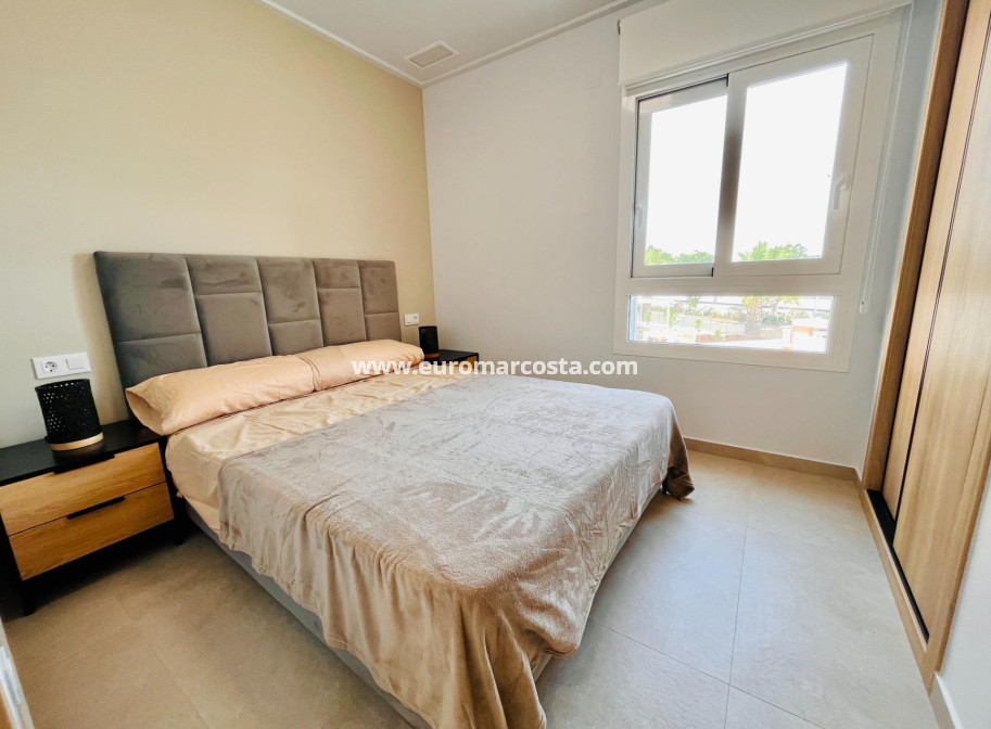 Venta - Apartamento / piso - Guardamar del Segura - Puerto Deportivo