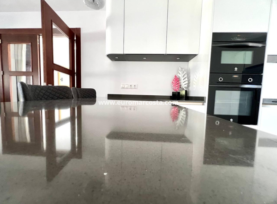 Objekte zum Wiederverkauf - Villa freitstehend - Torrevieja - TORREVIEJA