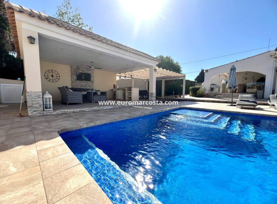 Objekte zum Wiederverkauf - Villa freitstehend - Torrevieja - TORREVIEJA