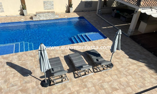 Objekte zum Wiederverkauf - Villa freitstehend - Torrevieja - TORREVIEJA