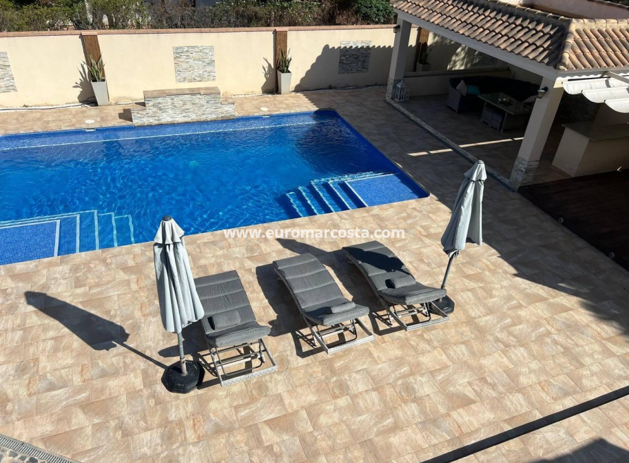Objekte zum Wiederverkauf - Villa freitstehend - Torrevieja - TORREVIEJA