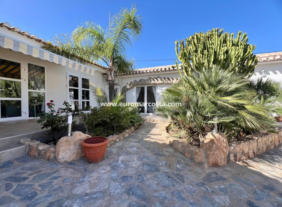 Objekte zum Wiederverkauf - Villa freitstehend - Torrevieja - TORREVIEJA
