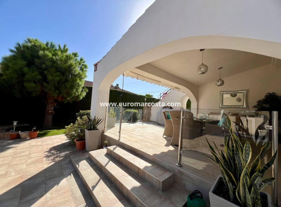 Objekte zum Wiederverkauf - Villa freitstehend - Torrevieja - TORREVIEJA