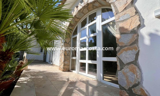 Objekte zum Wiederverkauf - Villa freitstehend - Torrevieja - TORREVIEJA