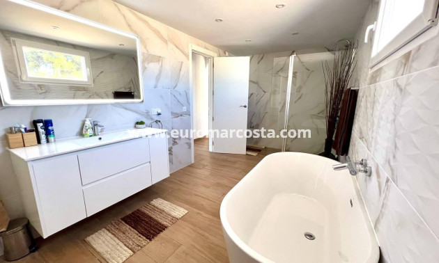 Objekte zum Wiederverkauf - Villa freitstehend - Torrevieja - TORREVIEJA