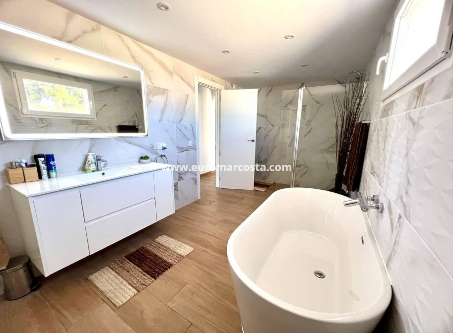 Objekte zum Wiederverkauf - Villa freitstehend - Torrevieja - TORREVIEJA
