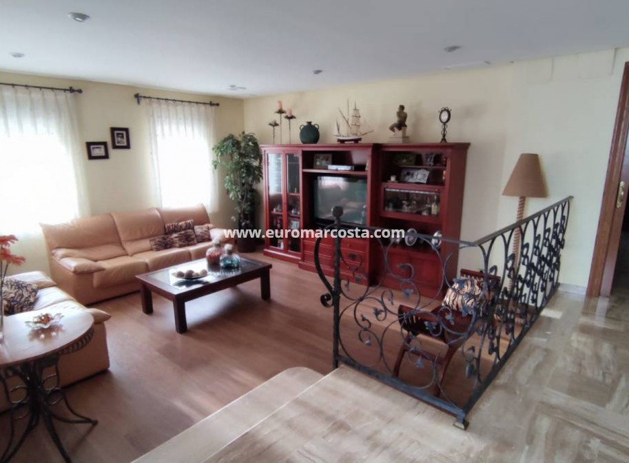 Sale - Country house - Albatera