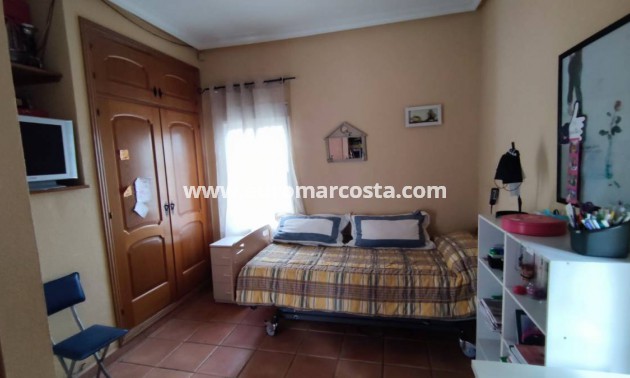 Sale - Country house - Albatera