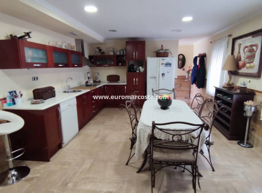 Sale - Country house - Albatera