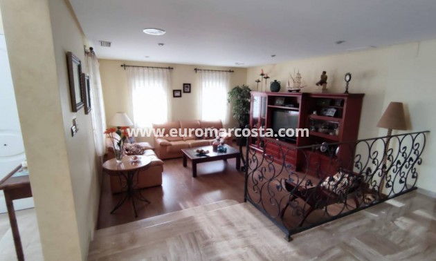 Sale - Country house - Albatera