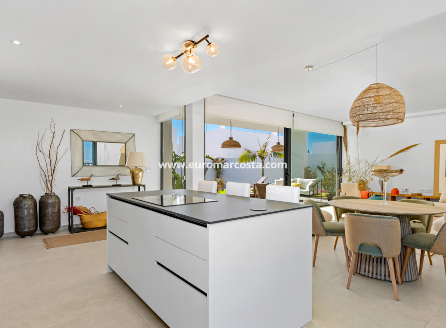 New Build - detached - Islas Menores