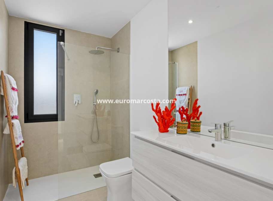 New Build - detached - Islas Menores