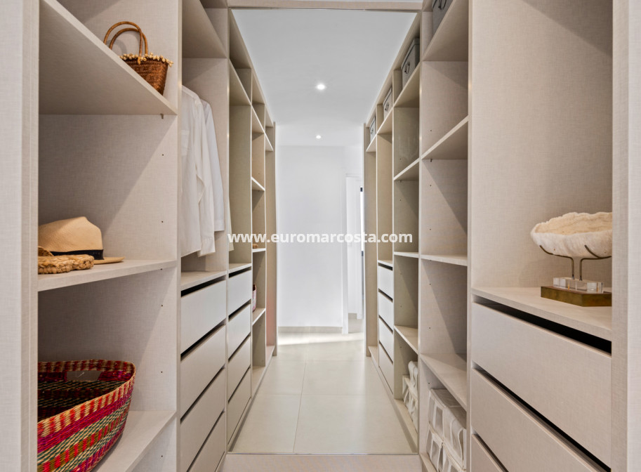 New Build - detached - Islas Menores